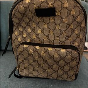 Gucci GG Supreme Bee Signature Backpack